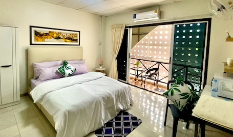 Studio, Balcony, City View | In-room safe, laptop workspace, blackout drapes, free WiFi