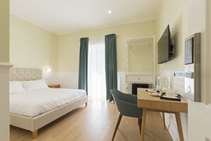 Deluxe Double Room, City View | In-room safe, desk, soundproofing, iron/ironing board - Risorgimento 9 - Guest House (Rome)