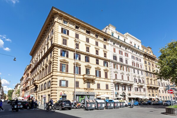 Front of property - Risorgimento 9 - Guest House (Rome)