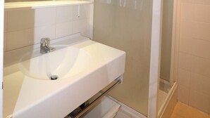 Bathroom - 200m from ski slopes, 2nd floor, terrace, balcony, tv, ski locker, 37m², Tignes (Tignes)