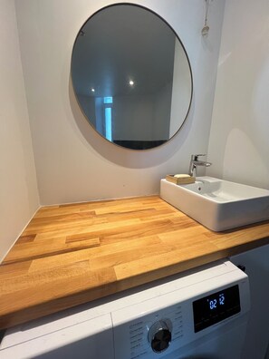 Interior - 2 master suites in renovated old apartment (Bordeaux)