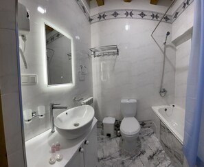 Comfort Twin Room, 2 Twin Beds | Bathroom | Free toiletries, hair dryer, slippers, towels - Family Guest House Mahbubakhon (Bukhara)