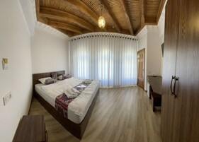 Basic Double Room, Courtyard View | Hypo-allergenic bedding, minibar, individually decorated, desk