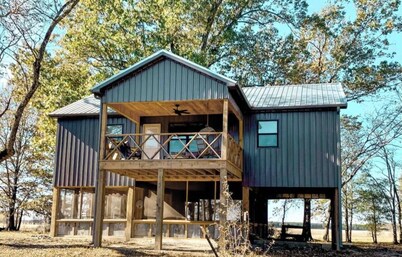 Charming double suite cabin on the Red River near Searcy, AR