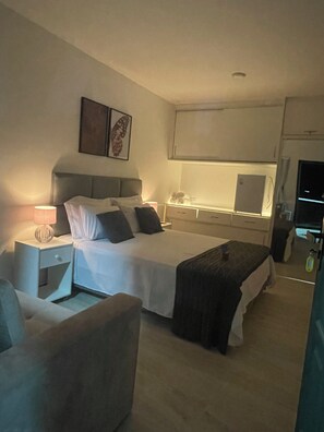 家庭套房, 多間臥室, 夏威夷式陽台 | 遮光布/窗簾、熨斗/熨衣板、免費無線上網、無障礙通道