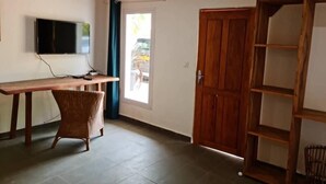 Deluxe Double Room, Sea View | Iron/ironing board, WiFi (free) - Hotel du Phare (Kribi)