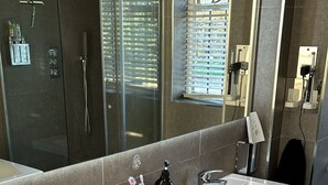 Bathroom - Thornton Awesome Stay 5 (London)