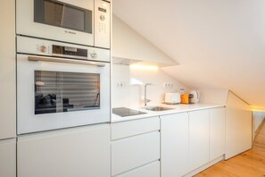 Geladeira, micro-ondas, fogão, lava-louças