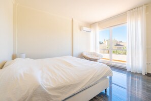 5 habitaciones, tabla de planchar con plancha y wifi gratis 