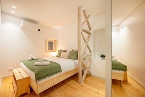 2 slaapkamers, een strijkplank/strijkijzer, internet, beddengoed