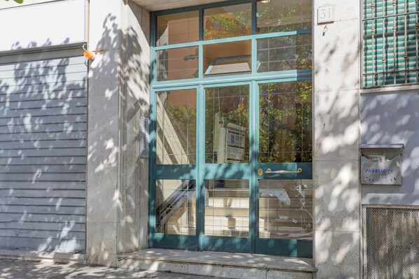 Exterior - Furio Camillo Studio - Metro A - Netflix (Rome)