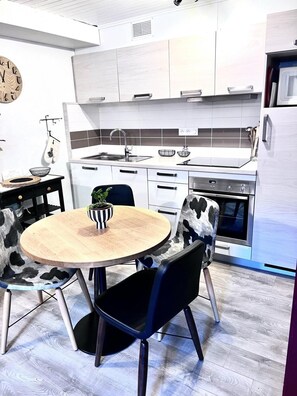 Dining - Wifi, 200m from resort center, 1st floor, parking, tv, ski locker, 34m², Les Gets (Les Gets)