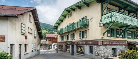 المنشأة من الخارج