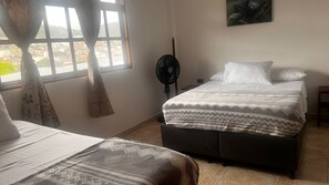 Comfort-Apartment, Stadtblick | 3 Schlafzimmer, Zimmersafe, individuell eingerichtet