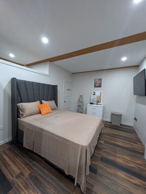1 chambre, fer et planche à repasser, lit parapluie, Wi-Fi