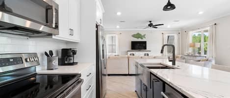 House, Multiple Beds (Beach Please) | Private kitchen