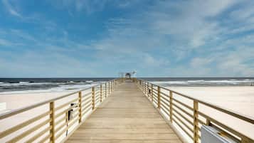 Condo, várias camas (Four Seasons 704W) | Praia | Na praia