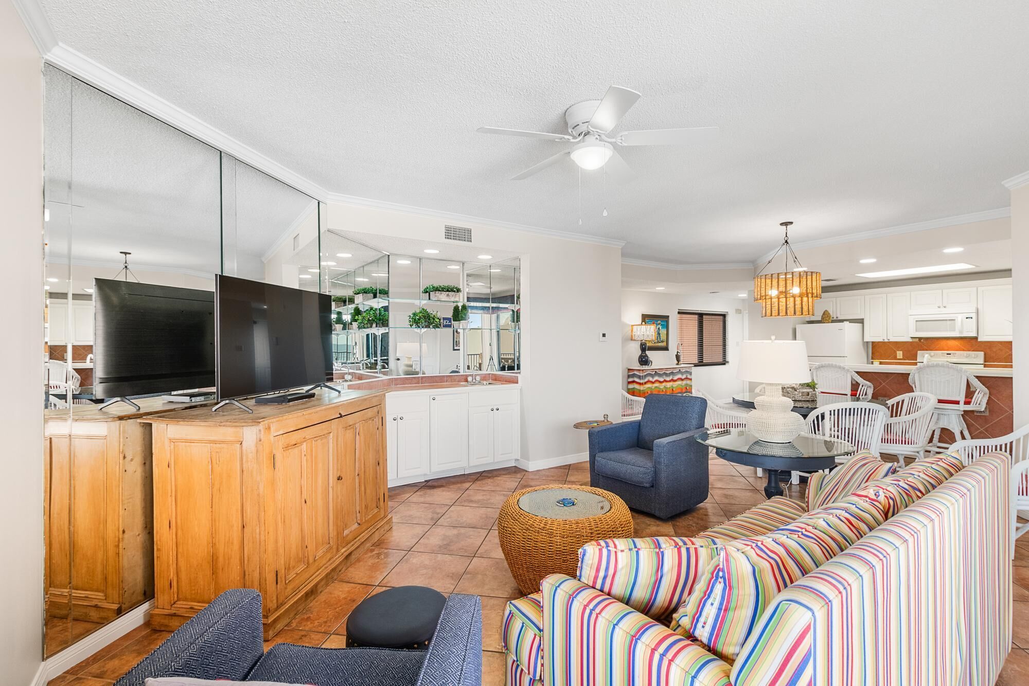 公寓客房, 多張床 (Four Seasons 704W) | 起居區