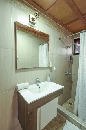 Handtücher, Seife, Shampoo, Toilettenpapier