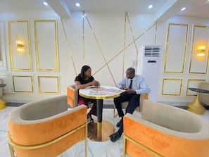 20 bars/lounges - LIGHT SPRING HOTEL (Lagos)