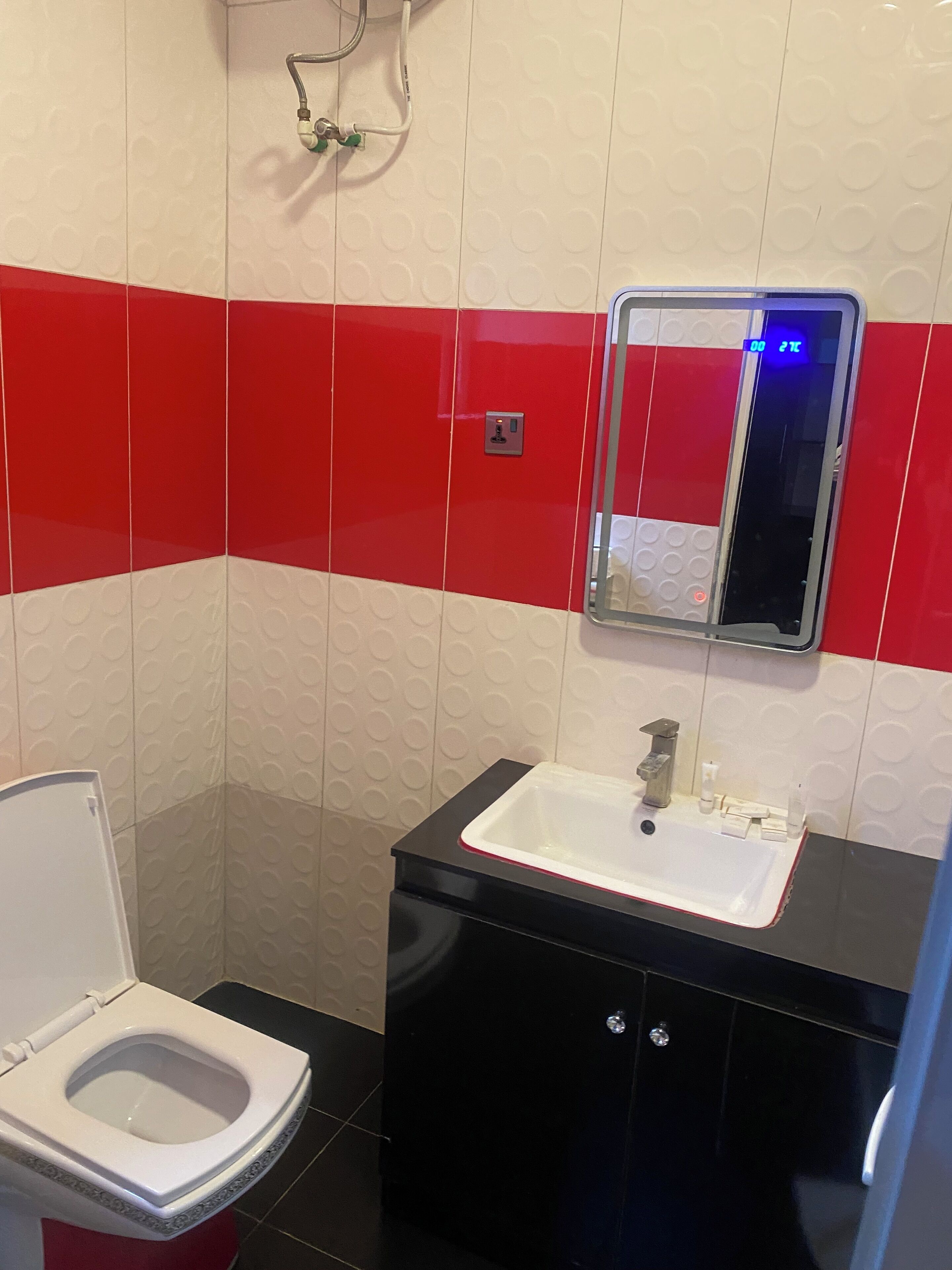 Premium Double Room, City View | Bathroom | Towels, soap, shampoo, toilet paper