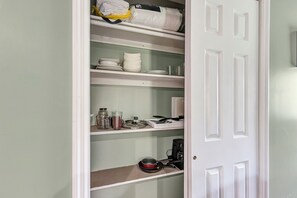 8 bedrooms, iron/ironing board, free WiFi - Near Arsenal American Oasis 2 units (Huntsville)