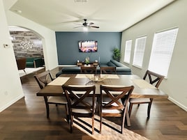 Luxury House, Non Smoking | In-room dining