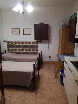 1 bedroom, bed sheets