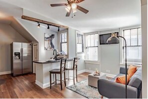 TV - Dauphin Darling 4 Units  (Mobile)