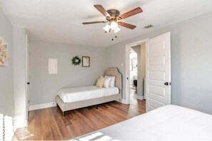 7 habitaciones, tabla de planchar con plancha y wifi gratis 