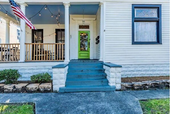 Front of property - Dauphin Darling 4 Units  (Mobile)