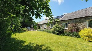 المنطقة المحيطة بالمنشأة