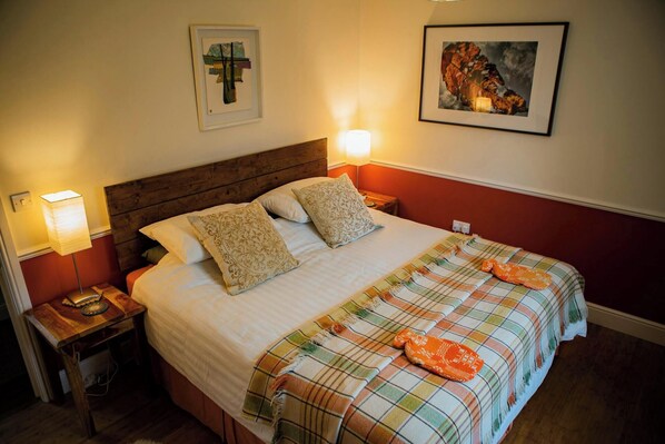 3 عدّة غرف نوم وواي فاي مجانًا وملاءات أسرّة