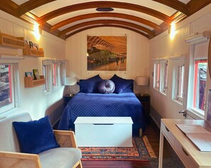 2 bedrooms, desk, travel cot, free WiFi