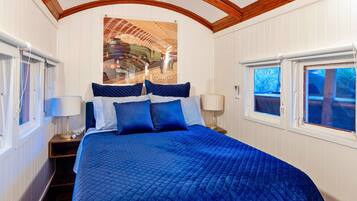 2 bedrooms, desk, travel crib, free WiFi