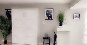 Interior - Cozy apartment in charming Arlington with WiFi,  Washer and Dryer and Double A/C (Arlington)