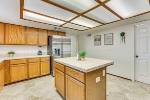 Fridge, microwave, stovetop, dishwasher - Pet-Friendly Home w/ Game Room in Las Vegas! (Las Vegas)