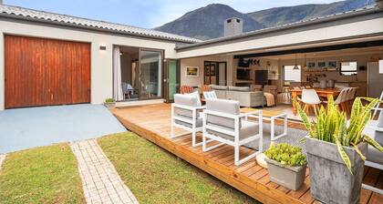 8 on Nivenia - Five Bedroom House, Sleeps 10