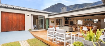 8 on Nivenia - Five Bedroom House, Sleeps 10