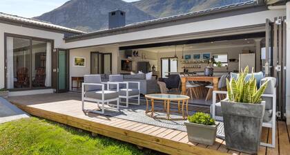 8 on Nivenia - Five Bedroom House, Sleeps 10
