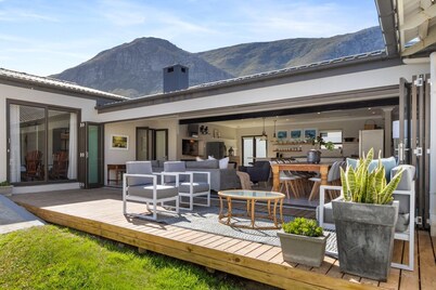 8 on Nivenia - Five Bedroom House, Sleeps 10