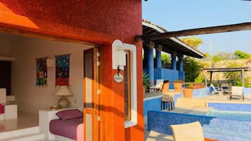 Desk, laptop workspace, free WiFi