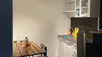 Cookware/dishes/utensils