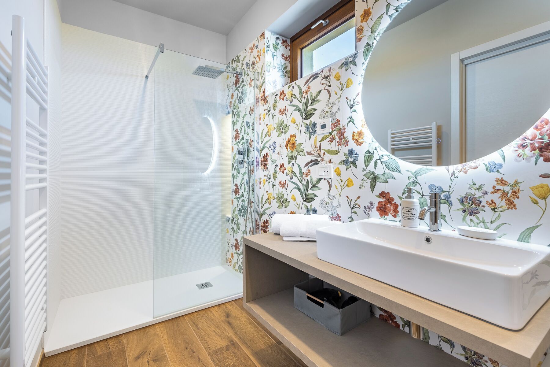 Dusche, Haartrockner, Bidet, Handtücher