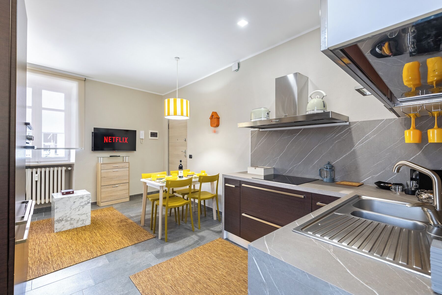 Frigorifero, microonde, forno, piano cottura