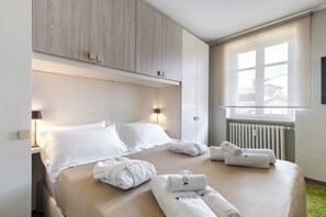 1 slaapkamer, een strijkplank/strijkijzer, gratis wifi, beddengoed