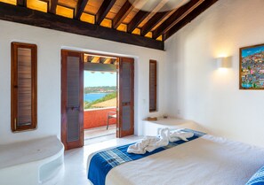 4 habitaciones, ropa de cama de alta calidad y cortinas blackout