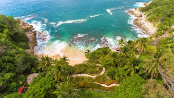 Private beach, white sand, free beach cabanas, beach towels