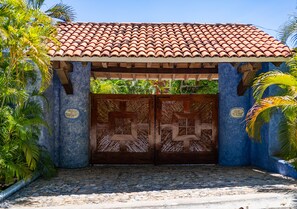 Fachada de la propiedad