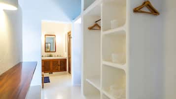 Casa de lujo, balcón, vista al océano | Baño | Regadera, amenidades de baño gratuitas, toallas, jabón